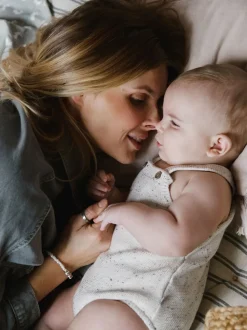 Avoine - The Little Tailor Barboteuse Bébé en tricot 100% coton