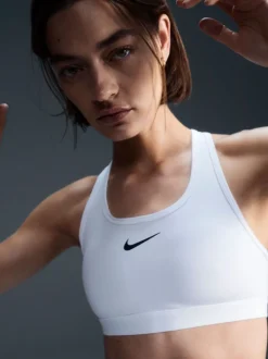 Blanc - Soutien-gorge de sport rembourré maintien moyen à logo virgule Nike