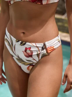 Blanc/Rouge Fleuri - Bas de bikini avec éléments métalliques