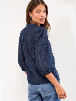 Bleu marine - Lipsy Chemise à manches courtes à col grand-père en tissu 3D