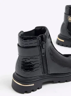 Bottes River Island Chelsea à bretelles vernies imprimé cœur