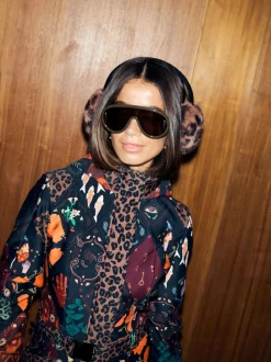 Cache-oreilles en fausse fourrure Never Fully Dressed