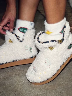 Chaussons chaussons brodés Never Fully Dressed