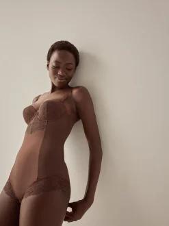 Chocolat Nude - Body en dentelle à coupe ferme et contrôle du ventre