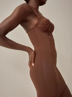 Chocolat Nude - Combinaison gainante en dentelle à bonnets