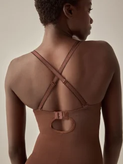 Chocolat Nude - Combinaison gainante en dentelle à bonnets