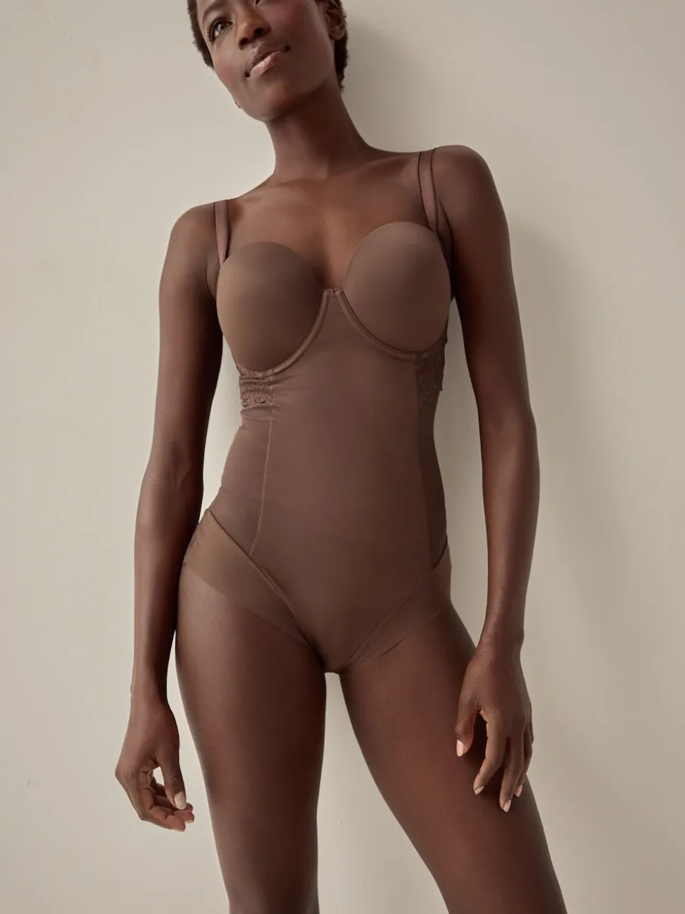 Chocolat Nude - Corps en dentelle légèrement rembourré avec contrôle du ventre ferme DD+