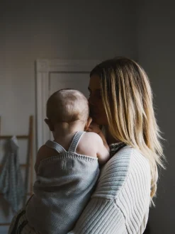 Crème - The Little Tailor Barboteuse Bébé en tricot 100% coton