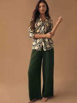 Crème/Vert imprimé géométrique - Chemise à col en V en Blend Lyocell