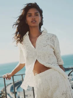 écru - Chemise à manches courtes au crochet