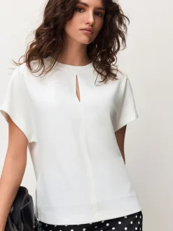 écru - Haut à col rond et à manches courtes avec trou de serrure