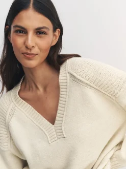 écru - Pull long à col en V en coton et laine mélangés