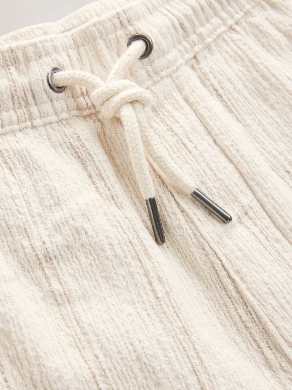 écru - Short texturé à rayures et taille élastique