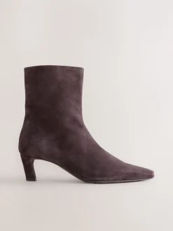 Daim marron chocolat - Bottines à talons Forever Comfort® avec bout ciselé