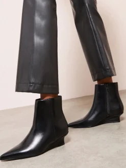 Friends Like These Bottes Compensées Basses Habillées à Bout Pointu en Similicuir