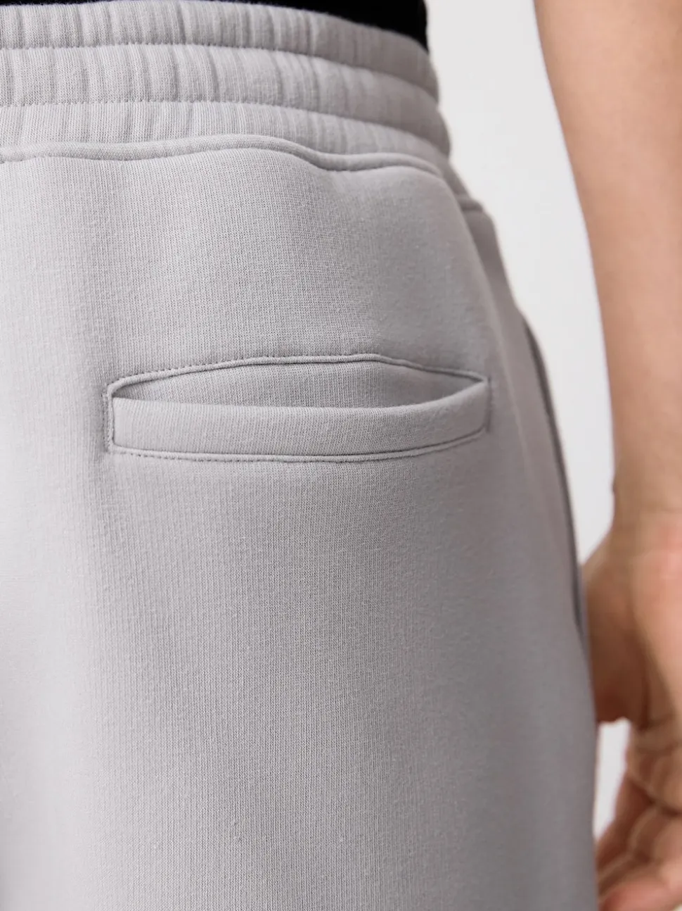 Gris - Short à poche zippée en jersey brossé