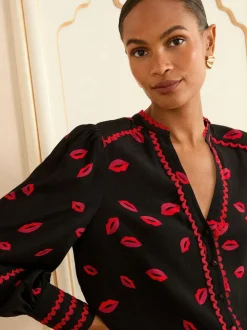 Imprimé lèvres noires - Chemisier Love & Roses manches longues à col cranté