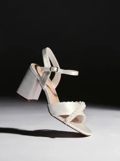 Linzi talon carré Iris Mariage avec lanière d’orteil avec ornements de perles