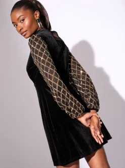 Lipsy Robe droite courte à manches longues à sequins en velours