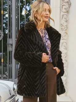 Manteau Love & Roses chevron en fausse fourrure