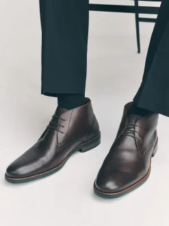 Marron - Bottes Chukka en cuir à semelle contrastante