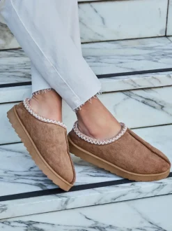Marron - Chaussons Linzi Tana en faux daim à enfiler
