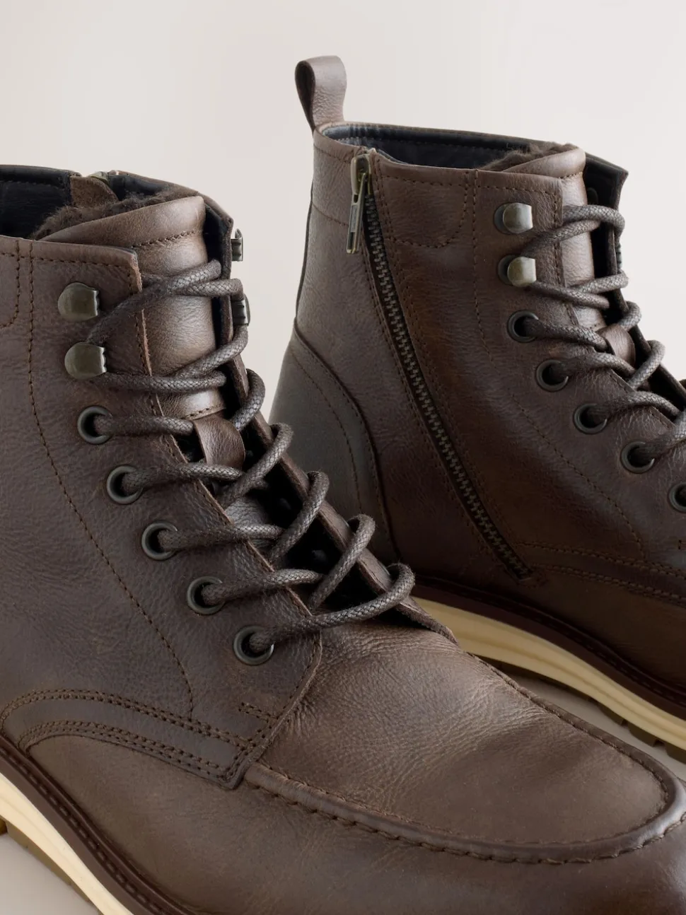 Marron - Grandes bottes en cuir à bout tablier