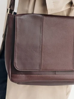 Marron - Signature Leather Messenger Bag