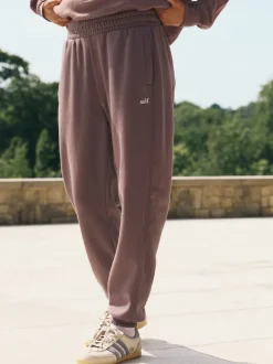 Marron - soi-même. Jogging à poignets