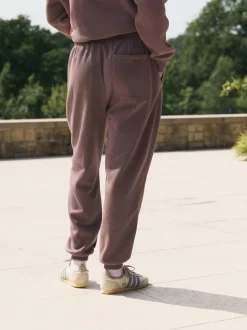 Marron - soi-même. Jogging à poignets