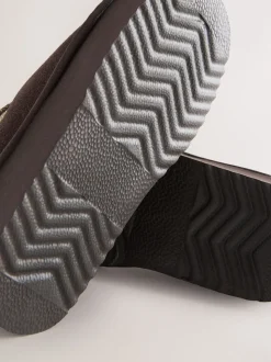 Marron chocolat - Chaussons mules en daim Baker by Ted Baker déperlant pour fille