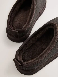 Marron chocolat à chevrons - Chaussons mules douillets