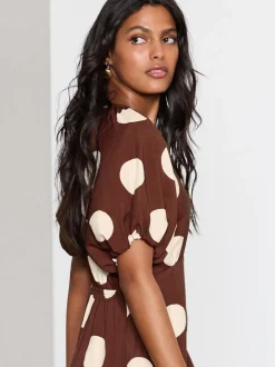 Marron chocolat à pois - Robe mi-longue imprimée à manches bouffantes
