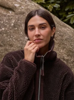 Marron chocolat - Polaire zippée en peau de mouton avec col côtelé