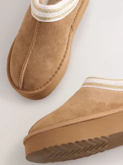 Marron fauve - Chaussons mules en daim Baker by Ted Baker déperlant pour fille