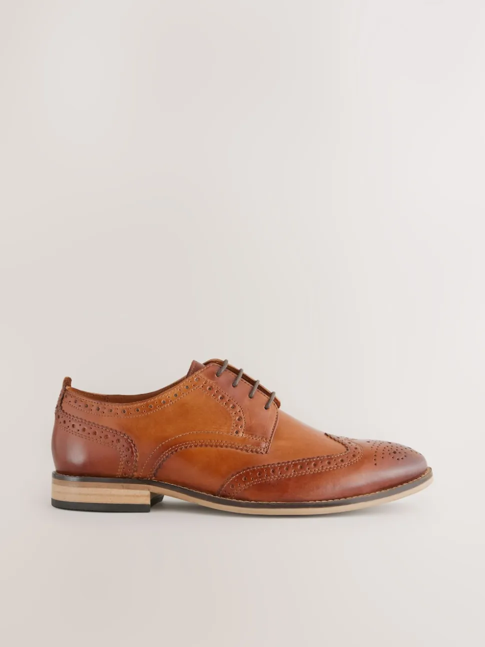 Marron fauve - Coupe large - Chaussures Brogue en cuir à semelle contrastante