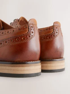 Marron fauve - Coupe large - Chaussures Brogue en cuir à semelle contrastante