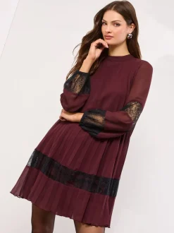 Mini robe plissée Lipsy avec dentelle