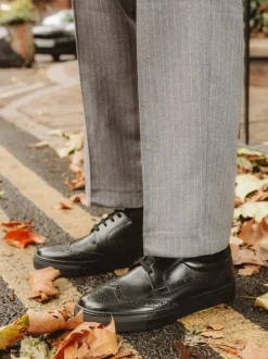 Noir - Baskets Base London Clapton Brogue