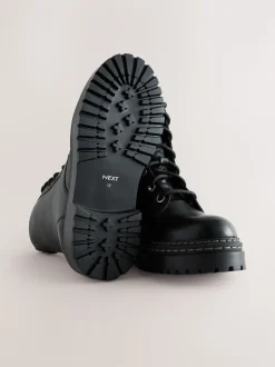 Noir - Bottines en cuir à semelle épaisse et lacets