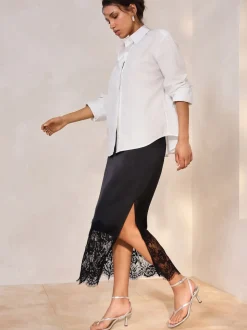 Noir - Jupe mi-longue en satin bordée de dentelle