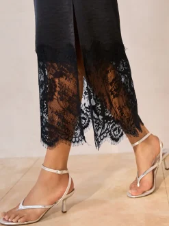 Noir - Jupe mi-longue en satin bordée de dentelle