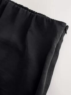 Noir - Jupe mi-longue en satin bordée de dentelle