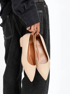 Nude - Chaussures plates Linzi Coupe large Compete à bout pointu