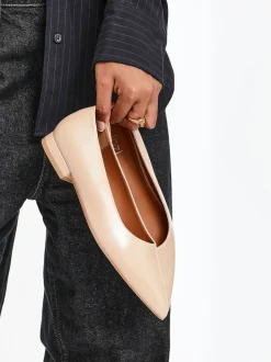 Nude - Chaussures plates Linzi Coupe large Compete à bout pointu