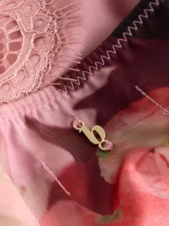 Nuisette B by Ted Baker Winter Glow en dentelle de satin rose