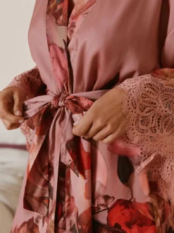 Peignoir B by Ted Baker en satin rose