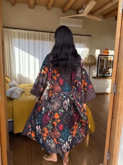 Peignoirs en satin Gamme longue Never Fully Dressed