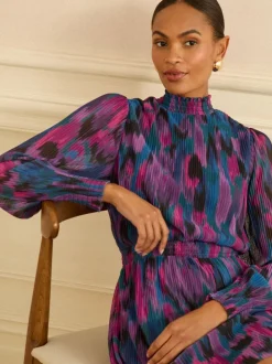 Robe courte Love & Roses à col montant imprimé abstrait