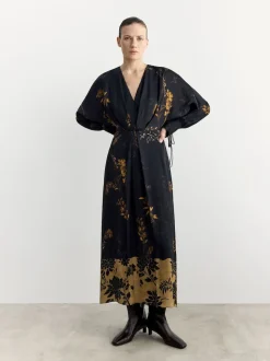 Robe Mi-longue BHOEM Satin Fleuri Imprimé Noir Kimono